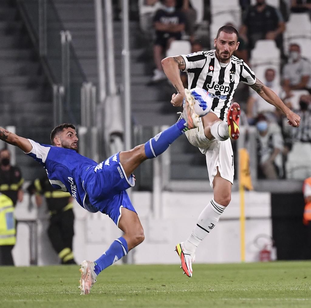 “苏超”冠军的排面，泰州市委书记和市长更衣室祝贺泰州夺冠